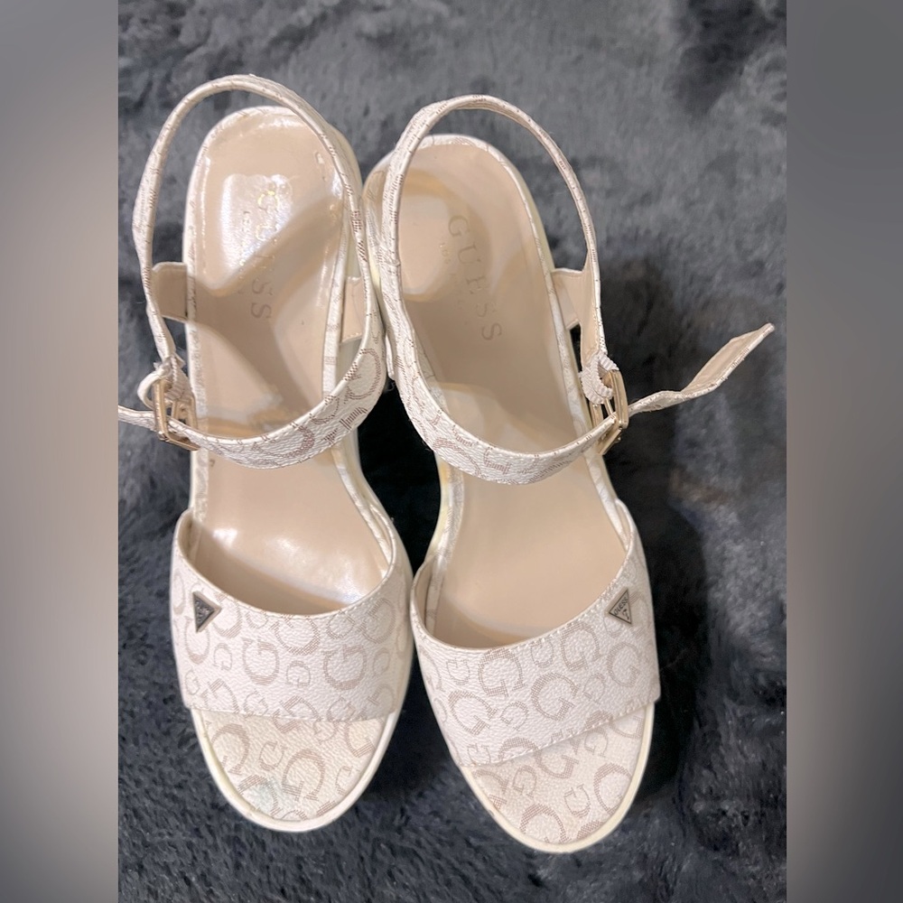Guess heels size 9.5 .